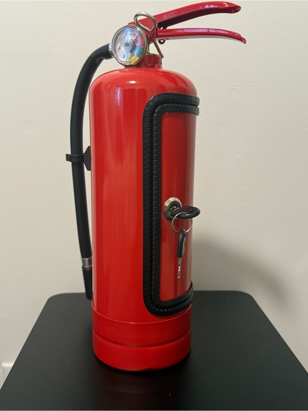 Fire extinguisher mini bottle and shot glass holder. Mini bar New never used